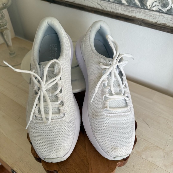 Under Armour White Athletic Shoe Charged Surge Women’s Size 12 GREAT condition - Picture 1 of 5